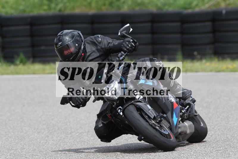 Archiv-2025/10 23.04.2025 Cornu Master School ADR/rot-rouge/35